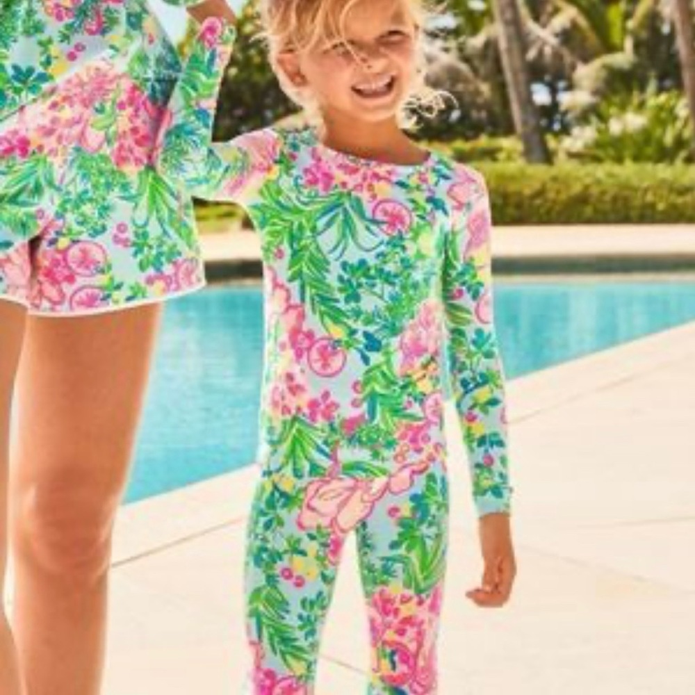 NWT Lilly Pulitzer Girls Sammy Snug Fit Pajamas (flamingo)